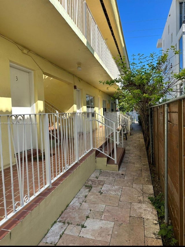 1 of 7 - 653 Michigan Ave 4, Miami Beach, FL