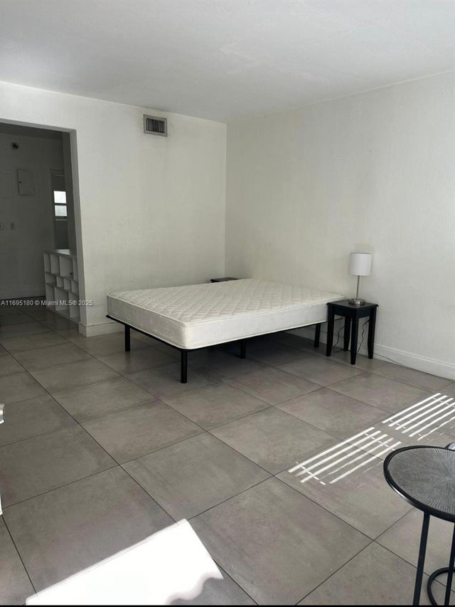 4 of 7 - 653 Michigan Ave 4, Miami Beach, FL