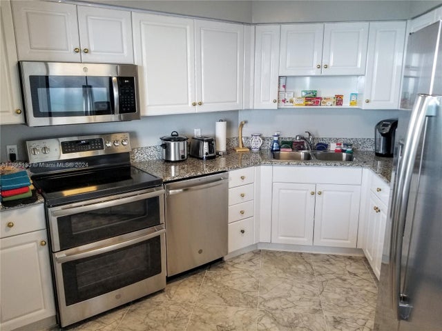 3 of 23 - 5161 Collins Ave 1714, Miami Beach, FL