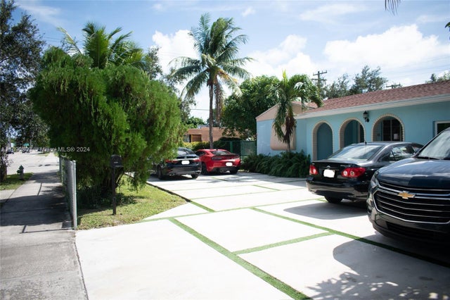 2 of 60 - 2206 Washington St, Hollywood, FL
