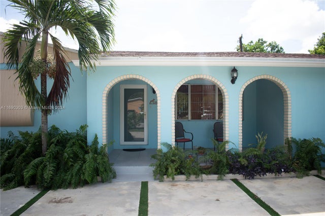 4 of 60 - 2206 Washington St, Hollywood, FL