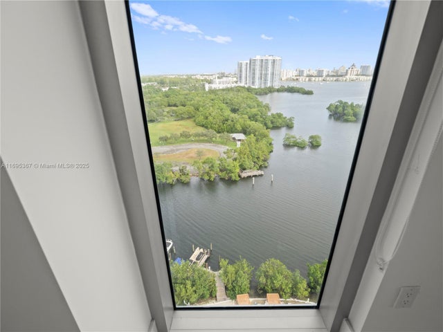 5 of 99 - 16385 Biscayne Blvd 1615, North Miami Beach, FL