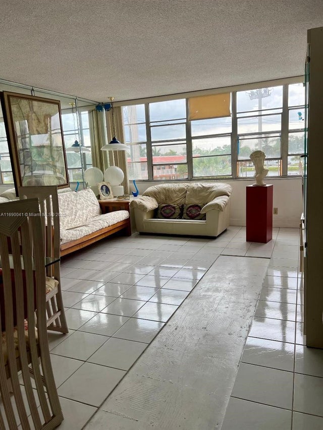 5 of 20 - 2025 Ne 164th St 215, North Miami Beach, FL