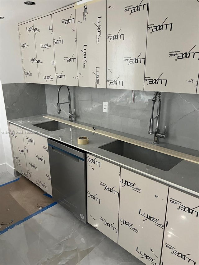 5 of 15 - 9801 Collins Ave 15p- Newly Renovated, Bal Harbour, FL