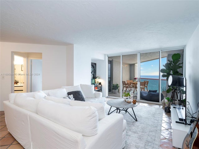 5 of 21 - 6767 Collins Ave 1704, Miami Beach, FL