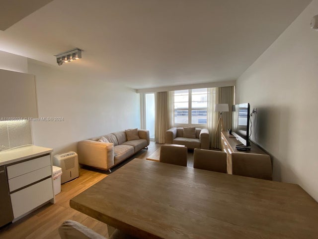 2 of 19 - 100 Lincoln Rd 1429, Miami Beach, FL