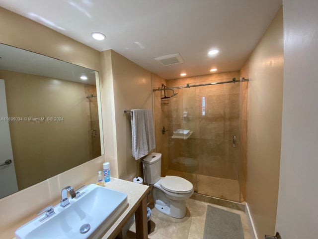 4 of 19 - 100 Lincoln Rd 1429, Miami Beach, FL