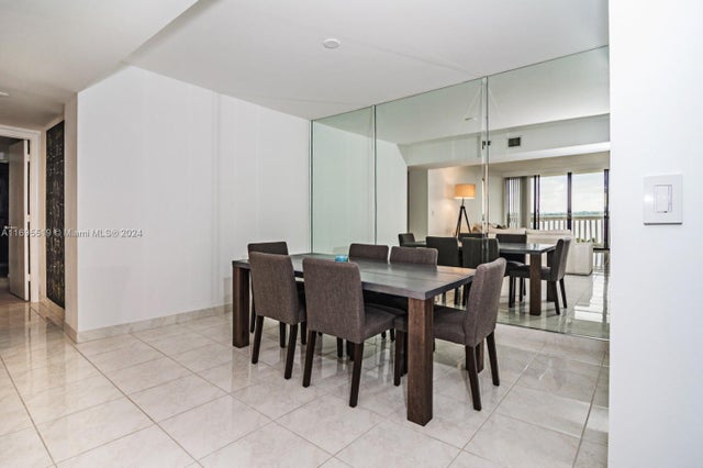 4 of 27 - 1000 Island Blvd 802, Aventura, FL