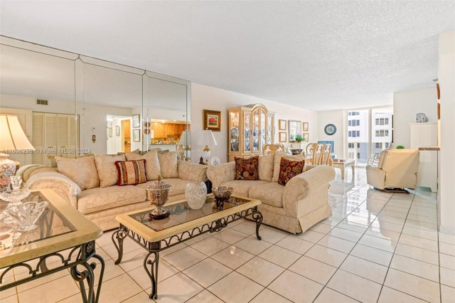 3 of 22 - 2401 Collins Ave 703, Miami Beach, FL