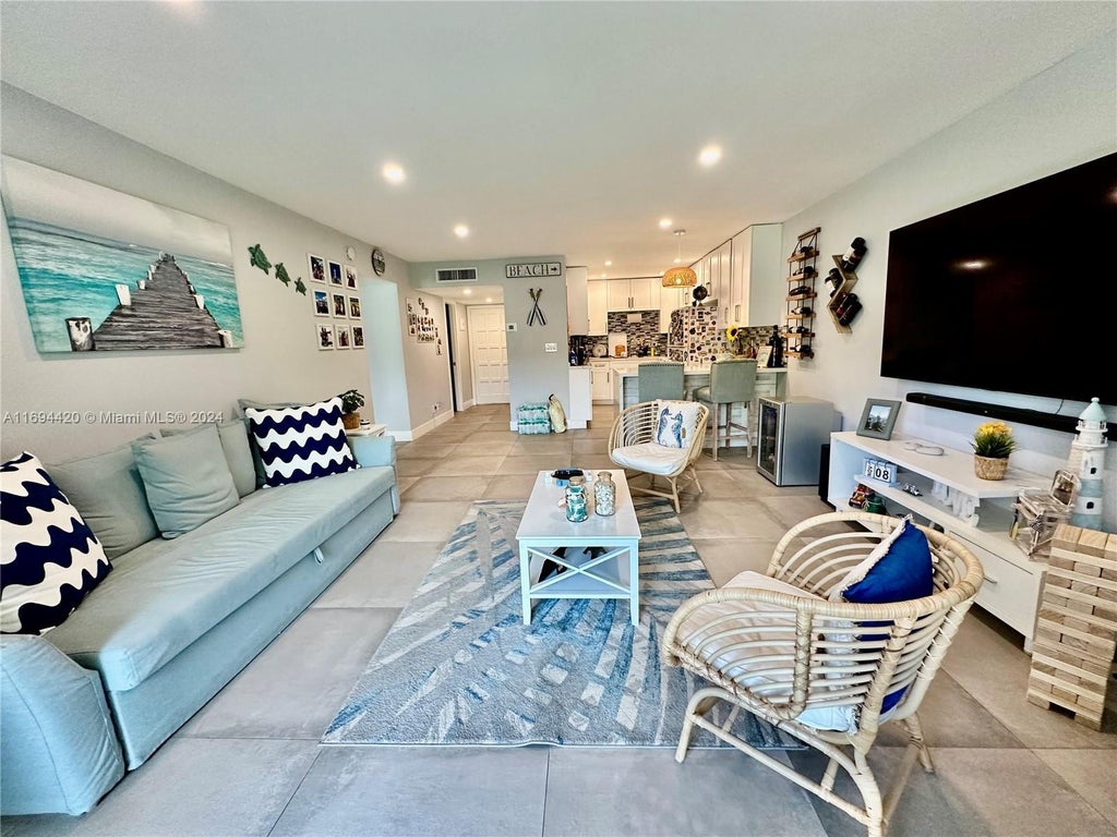 6100 S Falls Cir Dr 106, Lauderhill