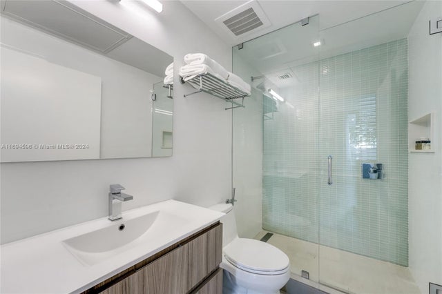 4 of 17 - 6080 Collins Ave 102, Miami Beach, FL