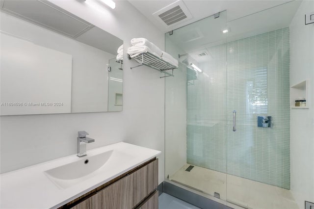 5 of 17 - 6080 Collins Ave 102, Miami Beach, FL