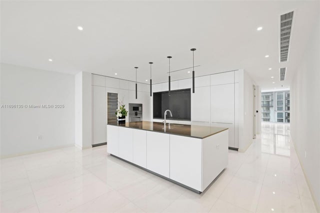 5 of 63 - 300 Biscayne Blvd Way 3404, Miami, FL