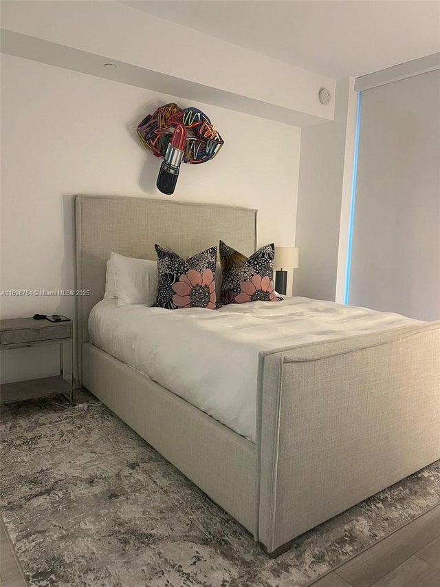 2 of 8 - 55 Sw 9th St 2610, Miami, FL