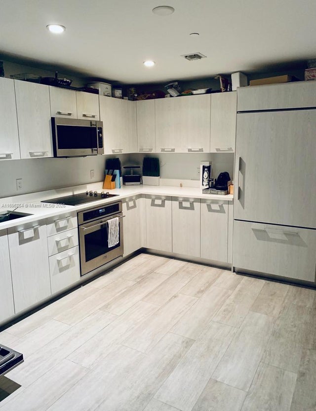 4 of 8 - 55 Sw 9th St 2610, Miami, FL