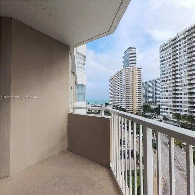 4 of 17 - 1965 S Ocean Dr 7e, Hallandale Beach, FL