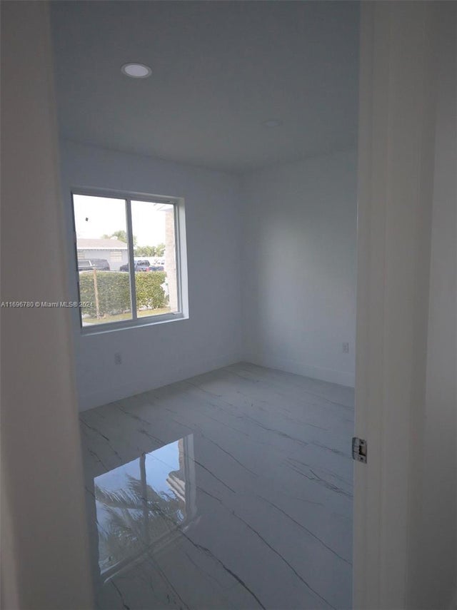 5 of 12 - 11460 Sw 196th Ter, Miami, FL