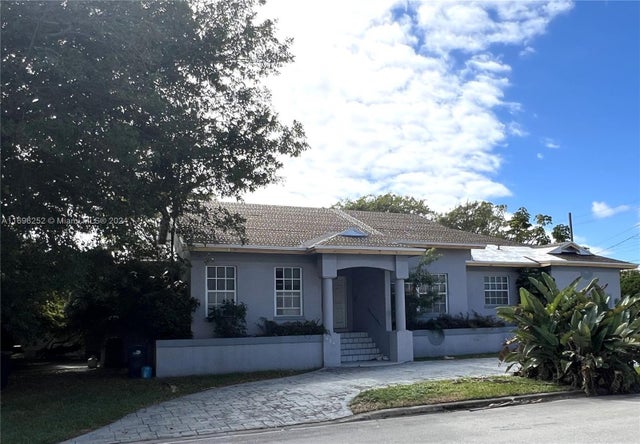 3 of 7 - 424 90th St, Surfside, FL