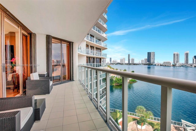 2 of 33 - 4000 Island Blvd 1002, Aventura, FL