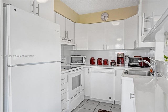 1 of 32 - 1015 Sw 11th Ave 11k, Hallandale Beach, FL