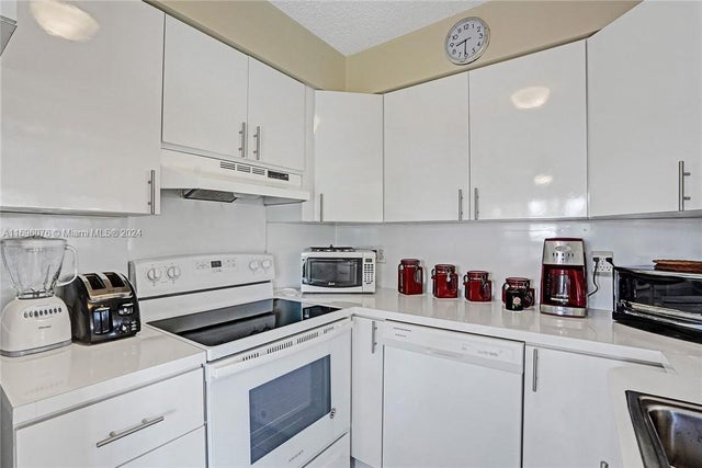 2 of 32 - 1015 Sw 11th Ave 11k, Hallandale Beach, FL
