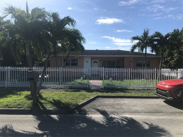 2 of 3 - 500 E 30th St, Hialeah, FL