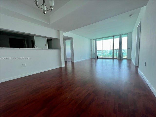 2 of 15 - 650 West Ave 2509, Miami Beach, FL