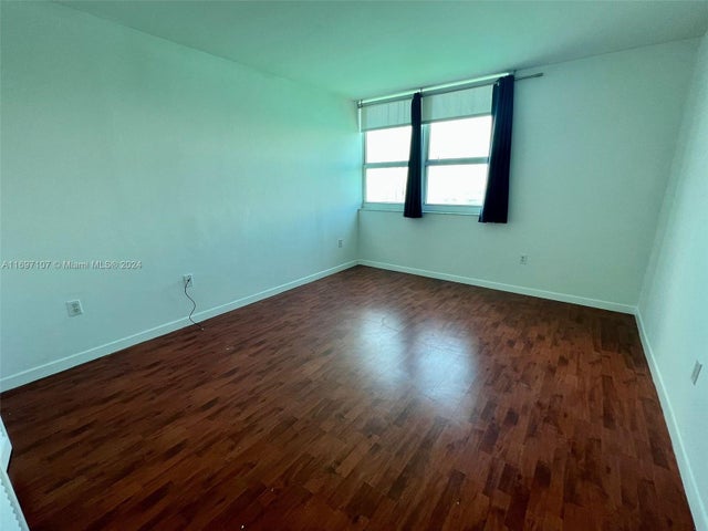 5 of 15 - 650 West Ave 2509, Miami Beach, FL