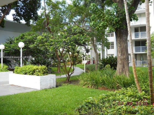 2 of 10 - 498 Nw 165th St Rd D-607, Miami, FL