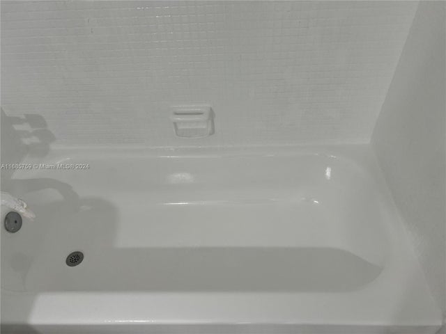5 of 10 - 498 Nw 165th St Rd D-607, Miami, FL