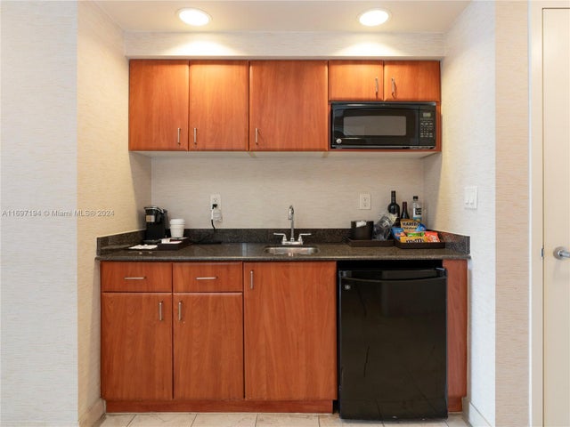 4 of 24 - 18001 Collins Ave 1401, Sunny Isles Beach, FL