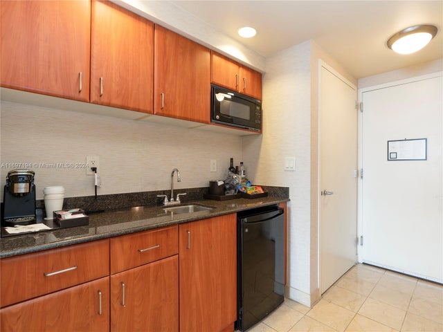 5 of 24 - 18001 Collins Ave 1401, Sunny Isles Beach, FL