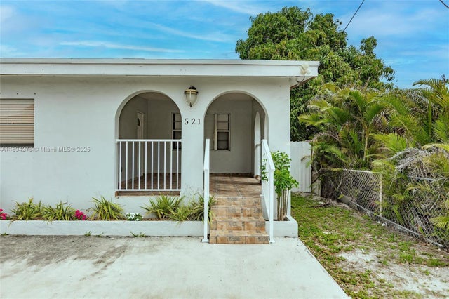 4 of 45 - 521 E 41st St, Hialeah, FL