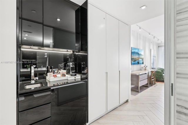 4 of 37 - 2201 Collins Ave 623, Miami Beach, FL