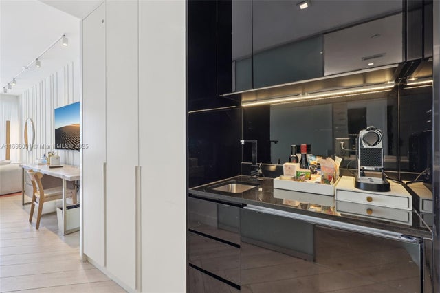 4 of 36 - 2201 Collins Ave 1013, Miami Beach, FL