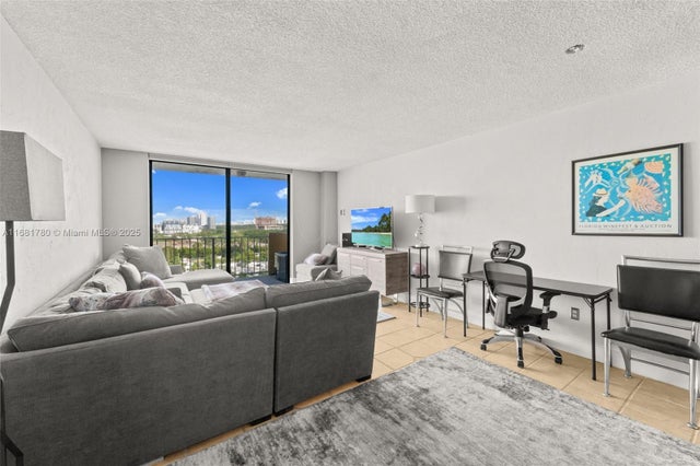 4 of 23 - 2350 Ne 135th St 1401, North Miami, FL