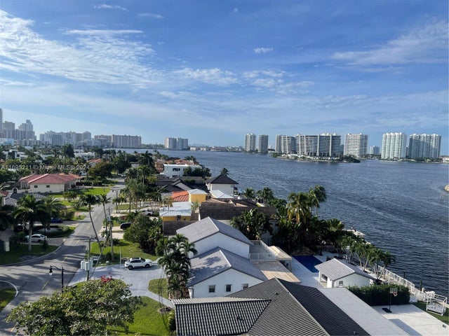 5 of 8 - 235 191st Ter, Sunny Isles Beach, FL