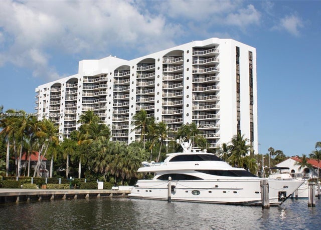 1 of 42 - 3610 Yacht Club Dr 208, Aventura, FL
