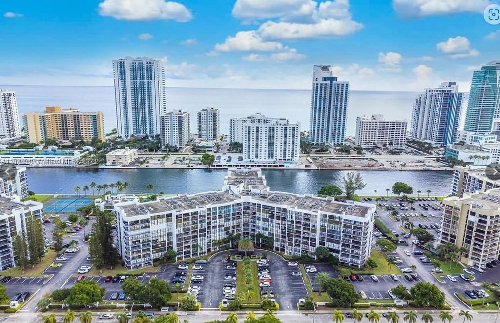 800 Parkview Dr 527, Hallandale Beach