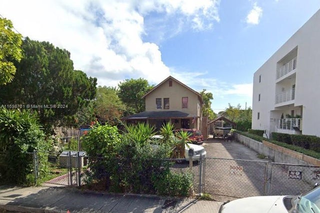 1 of 12 - 536 Sw 3rd St, Miami, FL