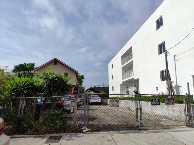 3 of 12 - 536 Sw 3rd St, Miami, FL
