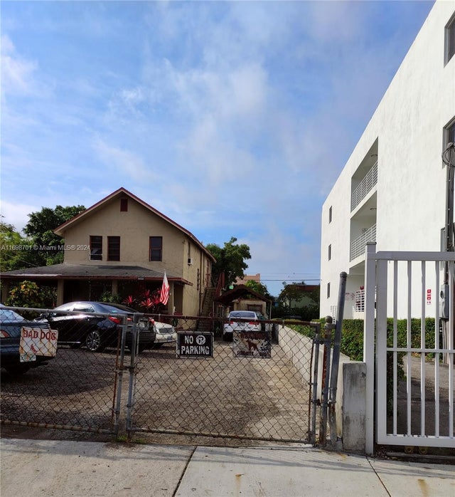 5 of 12 - 536 Sw 3rd St, Miami, FL