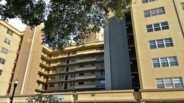 1 of 30 - 1811 Jefferson St 705, Hollywood, FL
