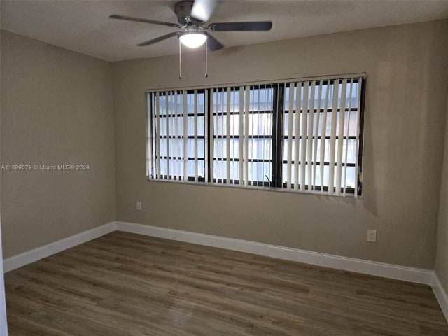 5 of 10 - 9780 Sw 167th St, Miami, FL