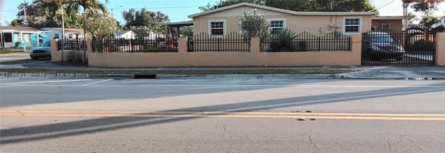 3 of 28 - 20620 Nw 34th Ave, Miami Gardens, FL