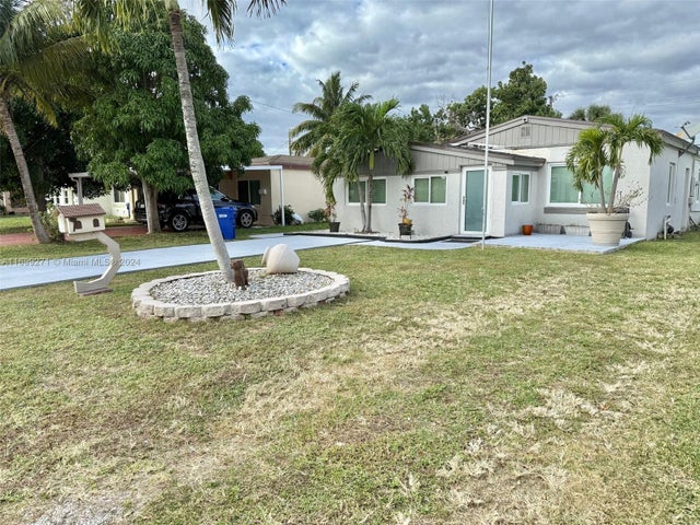 2 of 25 - 1859 Ne 173rd St, North Miami Beach, FL