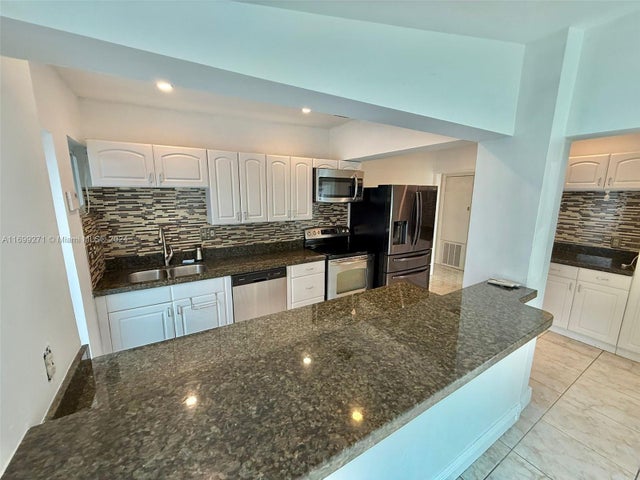 4 of 25 - 1859 Ne 173rd St, North Miami Beach, FL