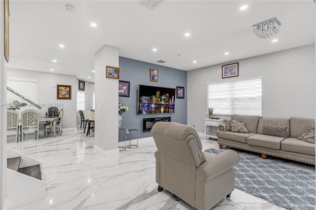 5 of 38 - 17635 Sw 135th Ave, Miami, FL