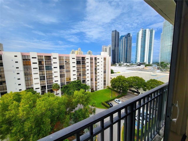 2 of 34 - 17011 N Bay Rd 906, Sunny Isles Beach, FL