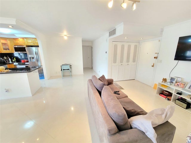 4 of 34 - 17011 N Bay Rd 906, Sunny Isles Beach, FL